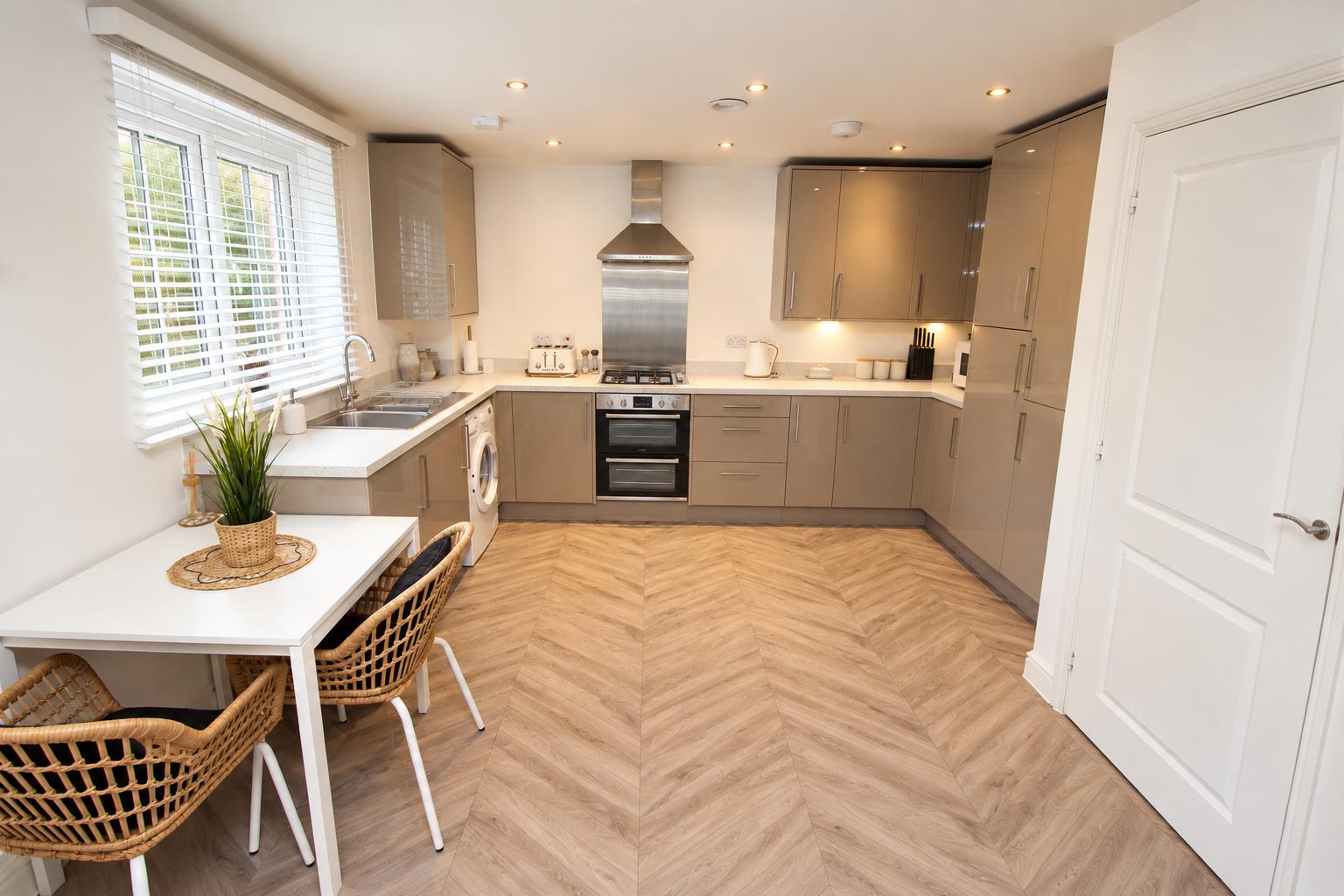 2 bed property in Chaucer Grove, Reading